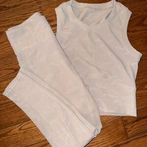 Light Gray Camouflage Active Tank & Leggings Set
